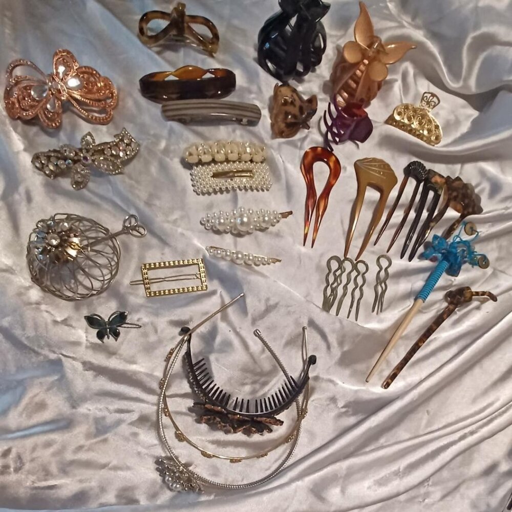 Large Lot of Assorted Vintage Hair Accessories